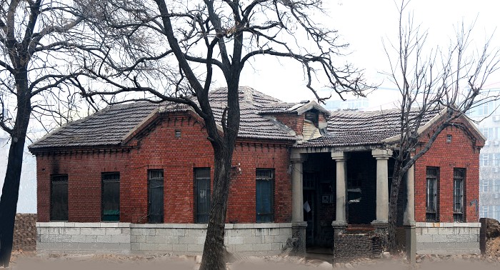 國內(nèi)最遠距離建筑移位工程-2009年濟南市經(jīng)八緯一路一老別墅整體平移-國內(nèi)建筑物整體平移工程實踐-建筑移位