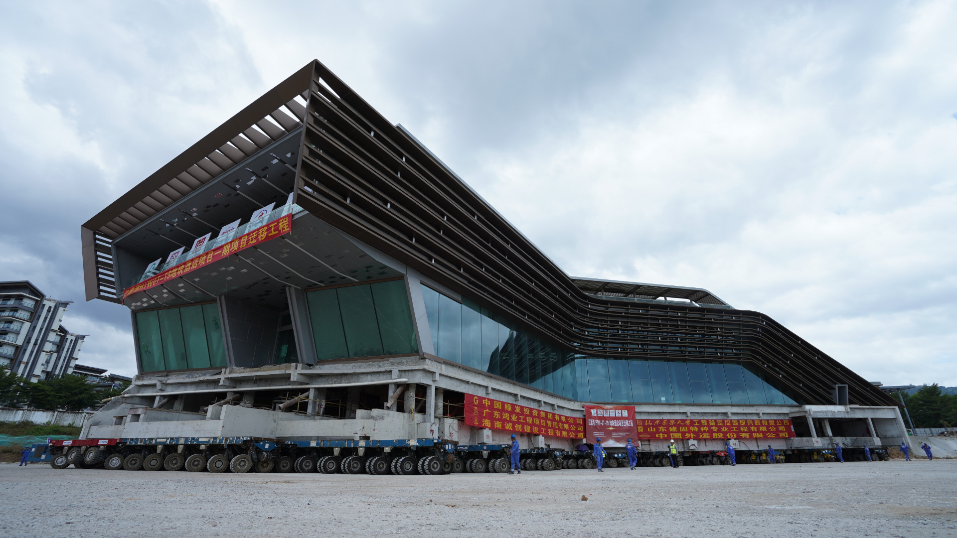 【光明網】山東“最牛搬家公司”！讓一家酒店“走”了500米