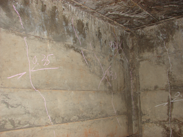 （2011年）肥城石橫特鋼廠出鐵廠，溫度引起梁開(kāi)裂